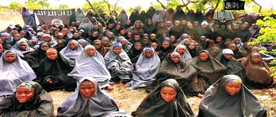 視頻中公布的被綁架女孩。