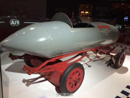 　2014年10月4日至10日的巴黎車(chē)展上世界首輛時(shí)速過(guò)百公里電動(dòng)車(chē)問(wèn)世。