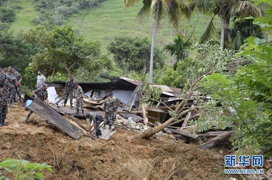 10月29日，斯里蘭卡救援部隊抵達山體滑坡災(zāi)區(qū)展開救援。