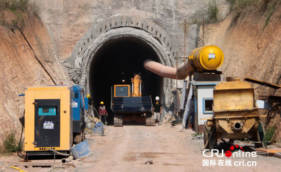 斯里蘭卡南部鐵路項目隧道施工現(xiàn)場。(攝影：孫洋)