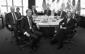 4月15日，日本外相岸田文雄（左二）參加G7外長(zhǎng)會(huì) 新華社發(fā)