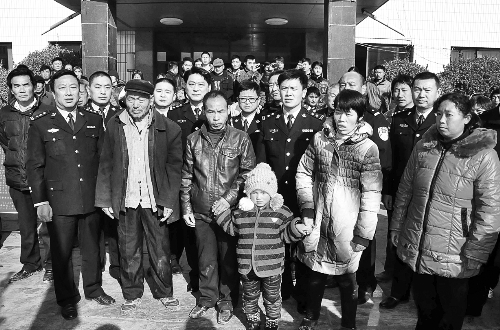 河南參與公安部抓捕行動逮住55個(gè)人販子 救出24名兒童