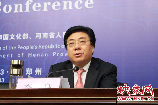 洛陽市市長李柳身發(fā)表熱情洋溢的旅游推介詞。