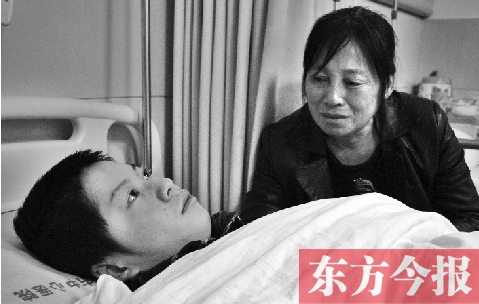 15歲的兒子被毆打成重傷，巨額醫(yī)療費(fèi)成了曲新苗女士難以跨越的坎兒