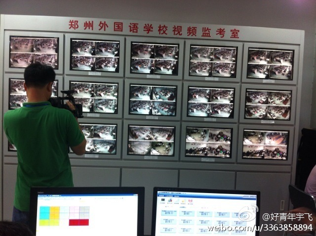在鄭州外國語中學監(jiān)控室，映象網記者看到，各考點秩序井然。