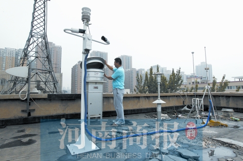 鄭州灰霾監(jiān)測(cè)站正在調(diào)試，預(yù)計(jì)9月將正式投入使用 記者 鄧萬(wàn)里/攝
