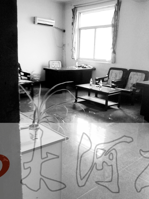 上班時間，這間辦公室內(nèi)卻空無一人。