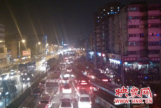 8月7日晚21點(diǎn)5分，道路終于恢復(fù)通行