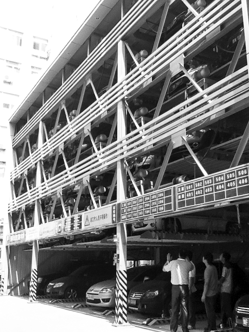 　鄭州新建的28座立體車庫，多數(shù)沒有規(guī)劃許可證