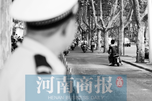 有警察，趕緊掉頭！