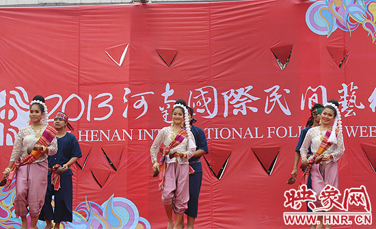 泰國(guó)藝術(shù)團(tuán)的精彩節(jié)目 泰國(guó)藝術(shù)團(tuán)的精彩節(jié)目