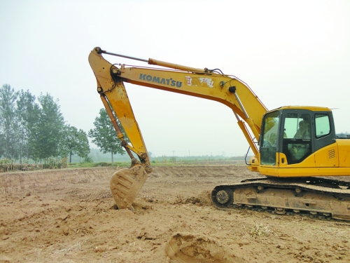 挖黏土的挖掘機(jī) 挖黏土的挖掘機(jī)