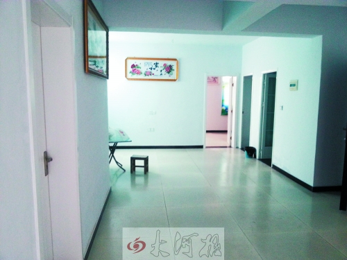 入住的居民說(shuō),這套廉租房面積超過(guò)100平方米。