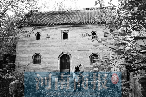 花五松的老宅里，還有祖上留下的牌位