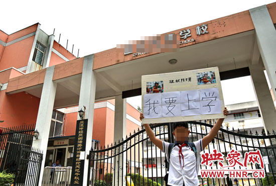 小聶對自己的母校感情很復(fù)雜。