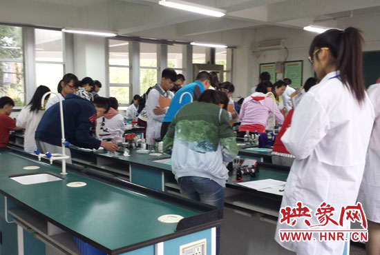 考試采用“一對一”的監(jiān)考方式。