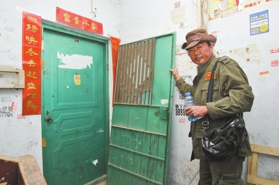 鄭州一家屬院遭強(qiáng)制“開(kāi)發(fā)” 業(yè)主被“斷電拆門”