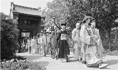 5月1日,大型實景劇《慈禧駕臨康百萬莊園》將在鞏義康百萬莊園首演。