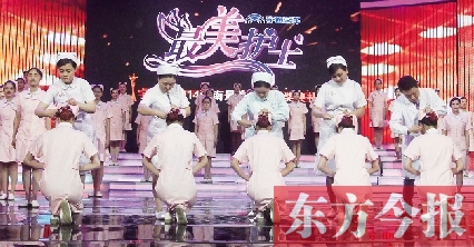 5月6日，“最美護(hù)士”的獲獎(jiǎng)?wù)呓o新護(hù)士授帽