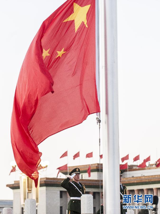 (社會(huì))(6)北京:兩萬(wàn)余名群眾觀看元旦升旗儀式 (社會(huì))(6)北京:兩萬(wàn)余名群眾觀看元旦升旗儀式