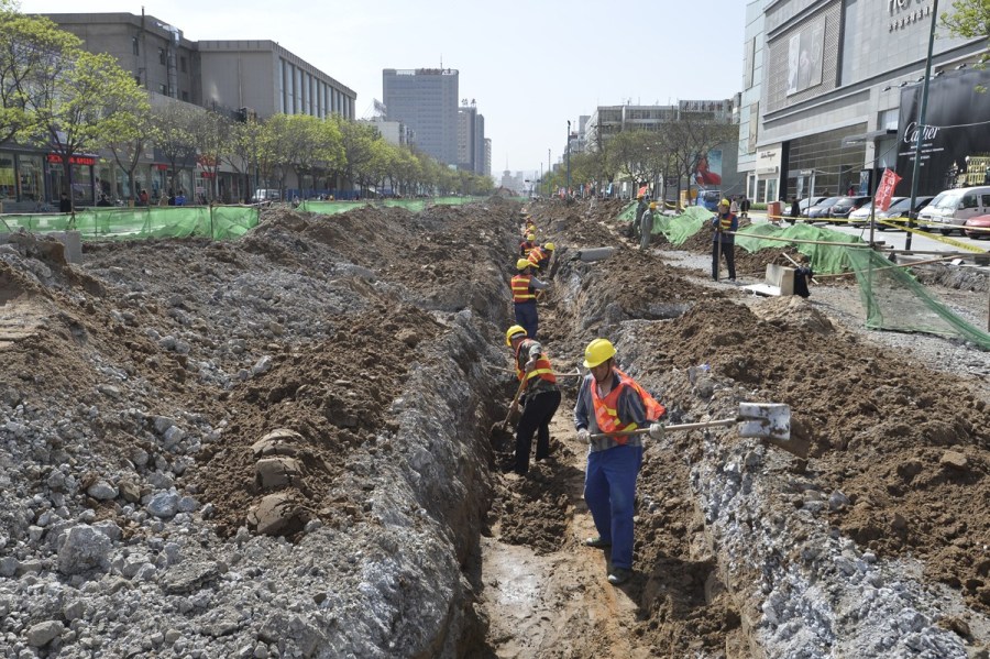 4月23日，太原，施工中的府西街。