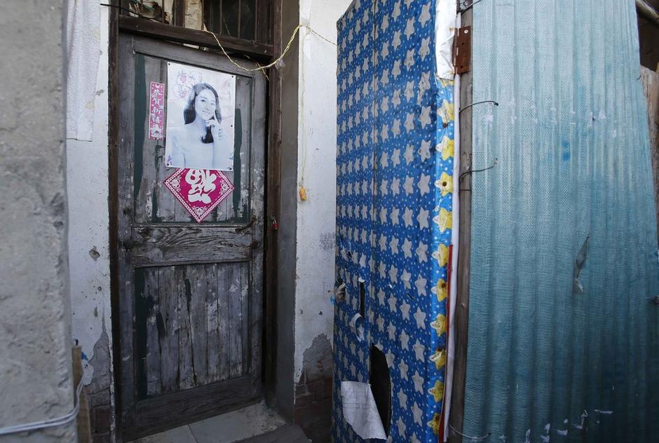 36歲的河南信陽(yáng)打工者陳小龍?jiān)谶@里租了一間屋子住，2012年底開始，他偷偷在出租屋里挖地窖。