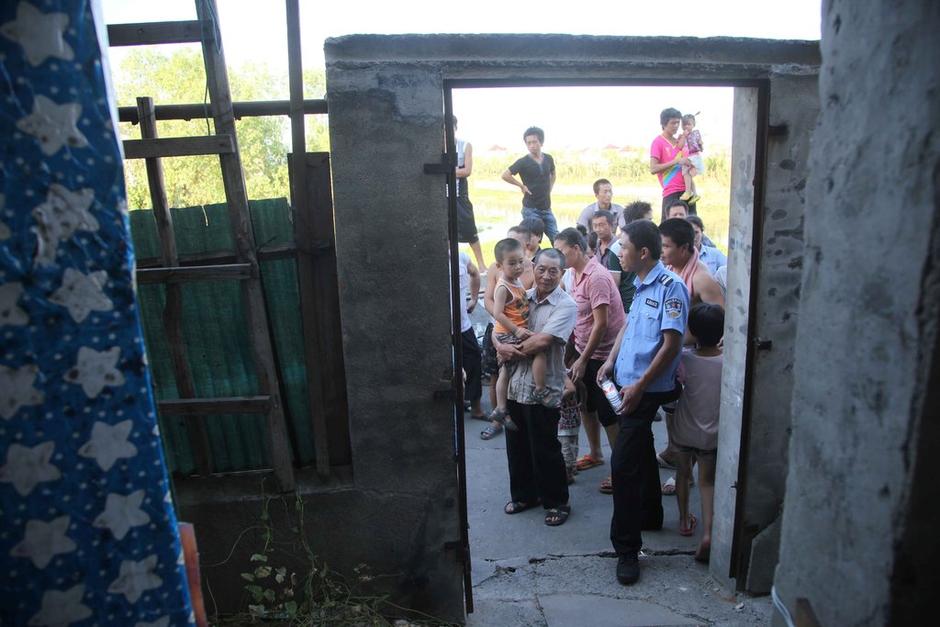 2013年08月06日消息，浙江省嘉興市秀洲區(qū)油車港鎮(zhèn)濮家灣村蠟燭浜一帶，是典型的城中村。村中農(nóng)民房被分隔成許多間出租給附近打工者。