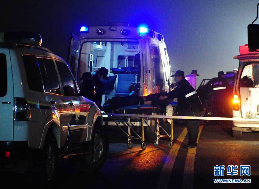 2013年1月9日，合肥，事故現(xiàn)場(chǎng)，兩輛受損車輛已經(jīng)全部變形