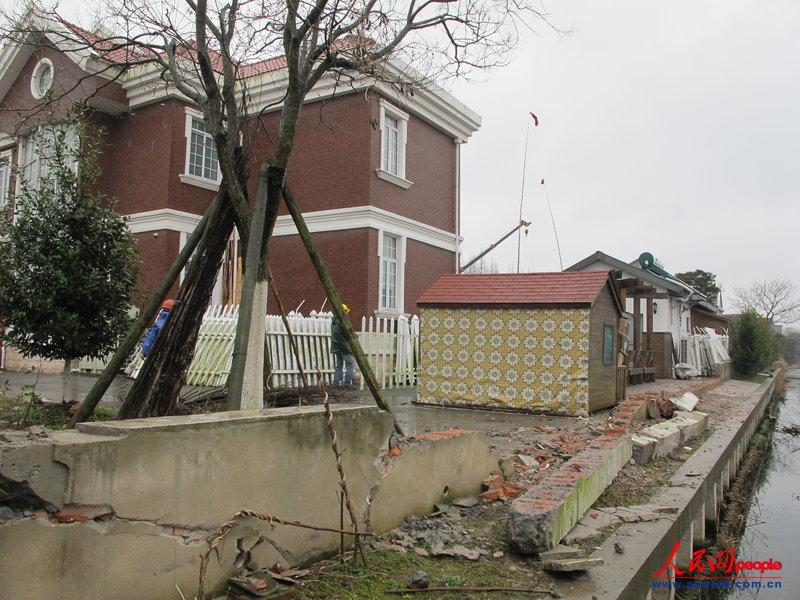 上海浦東一副區(qū)長“2600平方米豪宅”圍墻被拆 上海浦東一副區(qū)長“2600平方米豪宅”圍墻被拆