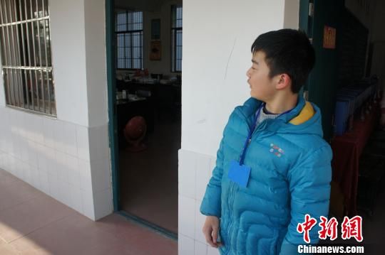 對于幾年如一日照顧他的同學余興泉，14歲的左臣心里充滿了感激。 李俊杰 攝