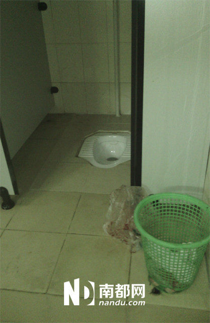 新生男嬰頭腳對折被棄公廁 新生男嬰頭腳對折被棄公廁