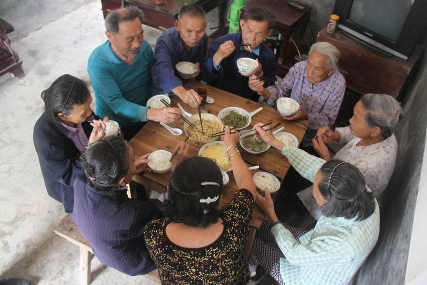 空巢老人自組大家庭養(yǎng)老 空巢老人自組大家庭養(yǎng)老