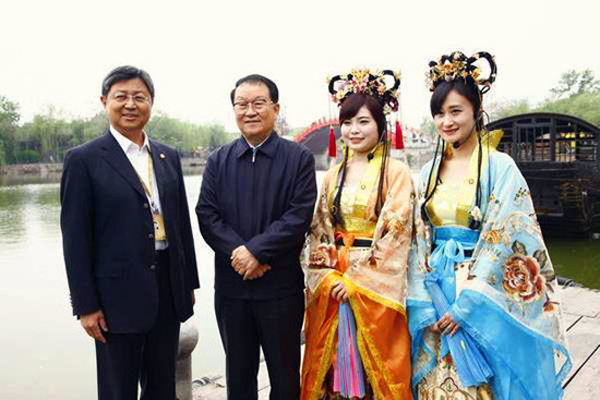 春風(fēng)送暖醉開(kāi)封 清園發(fā)展迎貴客 春風(fēng)送暖醉開(kāi)封 清園發(fā)展迎貴客