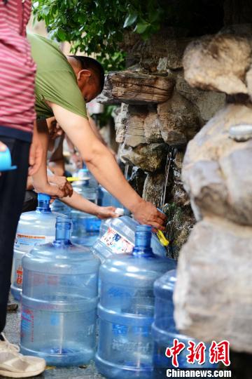 “泉城”濟(jì)南四大泉群現(xiàn)停噴危機(jī) “泉城”濟(jì)南四大泉群現(xiàn)停噴危機(jī)