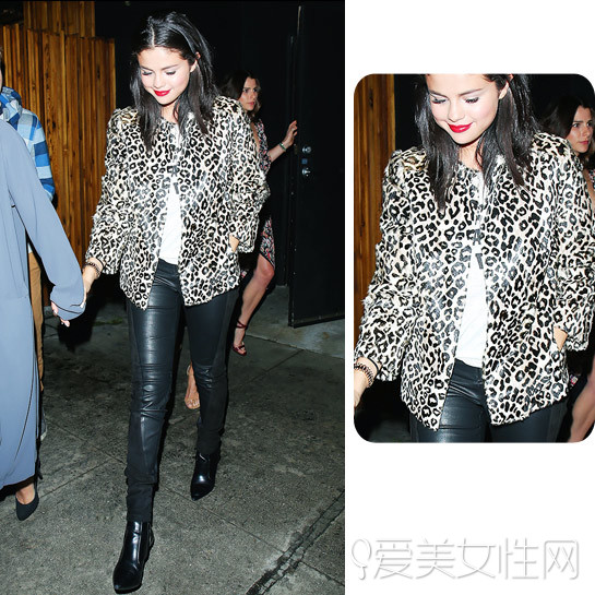 明星穿皮褲配豹紋，酷感十足