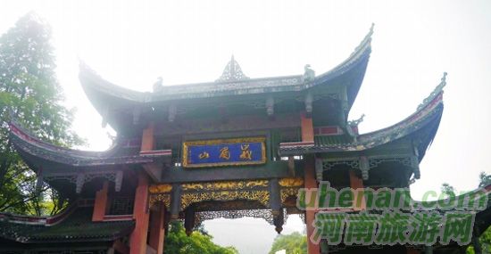 直上峨眉賞云海 煙雨柳江入夢來 直上峨眉賞云海 煙雨柳江入夢來