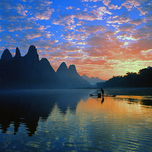 在這里就推薦幾天經(jīng)典的徒步路線。