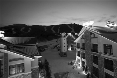 　　俯瞰亞布力,一個(gè)安靜的東北小鎮(zhèn),俄語(yǔ)“蘋(píng)果園”的意思?！? oldsrc=