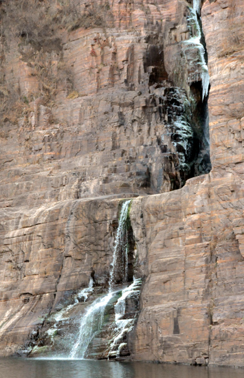 帶你走進(jìn)5A景區(qū)“新兵”龍?zhí)洞髰{谷 帶你走進(jìn)5A景區(qū)“新兵”龍?zhí)洞髰{谷