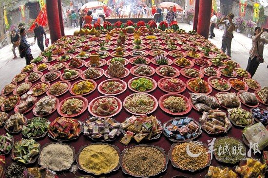 關(guān)羽為忠義和道德的典范,民間祭祀亦規(guī)模宏大 關(guān)羽為忠義和道德的典范,民間祭祀亦規(guī)模宏大