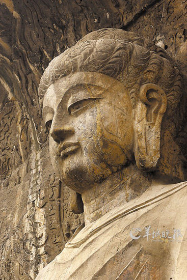 龍門石窟盧舍那大佛洗凈鉛華,卻依舊妙相莊嚴(yán) 龍門石窟盧舍那大佛洗凈鉛華,卻依舊妙相莊嚴(yán)