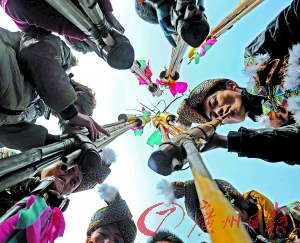 懷寶鎮(zhèn):打同年趕坡會 大山深處的派對 懷寶鎮(zhèn):打同年趕坡會 大山深處的派對