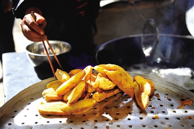 陜北特色小吃黃炸糕。