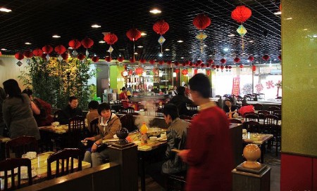 來(lái)到四川,不吃火鍋就對(duì)不起這片火辣辣的土地。