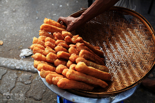 緬甸，繽紛的街邊平民小吃