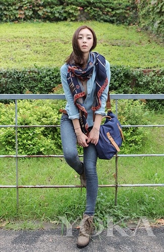 寒冬PK內(nèi)秀時尚 輕薄圍巾是主角 寒冬PK內(nèi)秀時尚 輕薄圍巾是主角