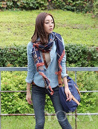 寒冬PK內(nèi)秀時尚 輕薄圍巾是主角 寒冬PK內(nèi)秀時尚 輕薄圍巾是主角