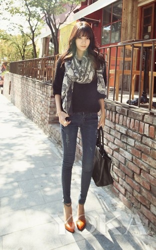 寒冬PK內(nèi)秀時尚 輕薄圍巾是主角(6) 寒冬PK內(nèi)秀時尚 輕薄圍巾是主角(6)