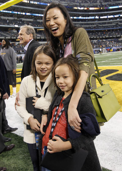 鄧文迪與兩個(gè)女兒 鄧文迪與兩個(gè)女兒