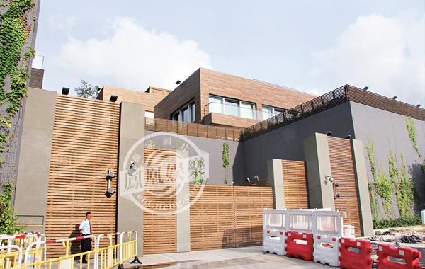 林青霞獲老公贈價值9億多“皇宮”，圖為林青霞豪宅大門口。